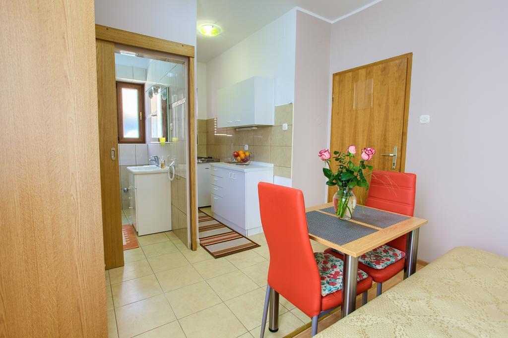 קרק Nadija Studio Apartmani מראה חיצוני תמונה