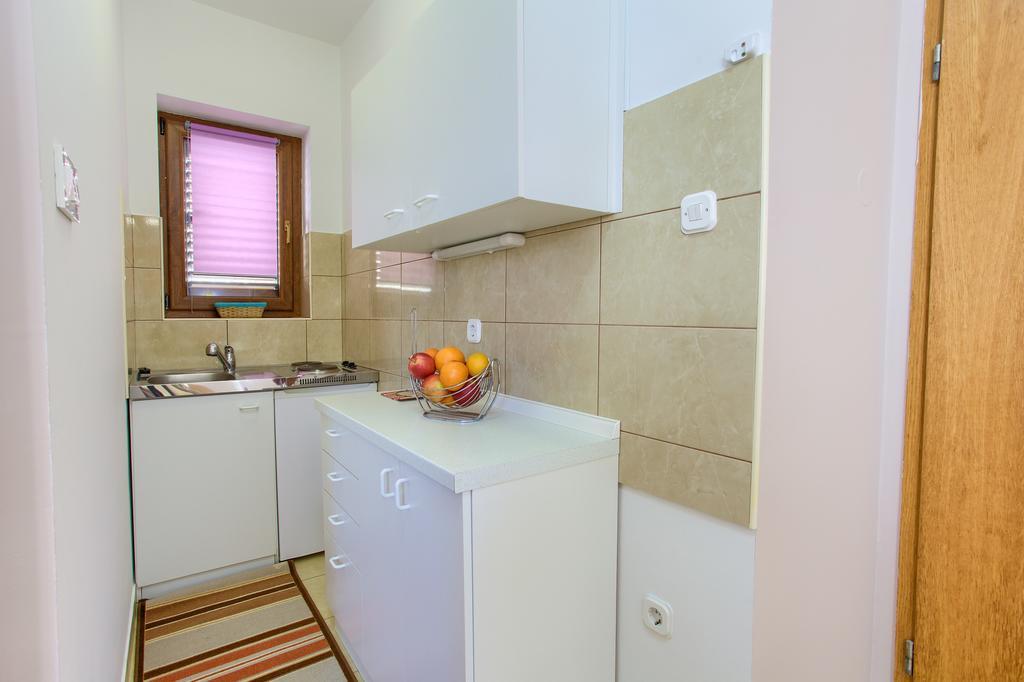 קרק Nadija Studio Apartmani מראה חיצוני תמונה