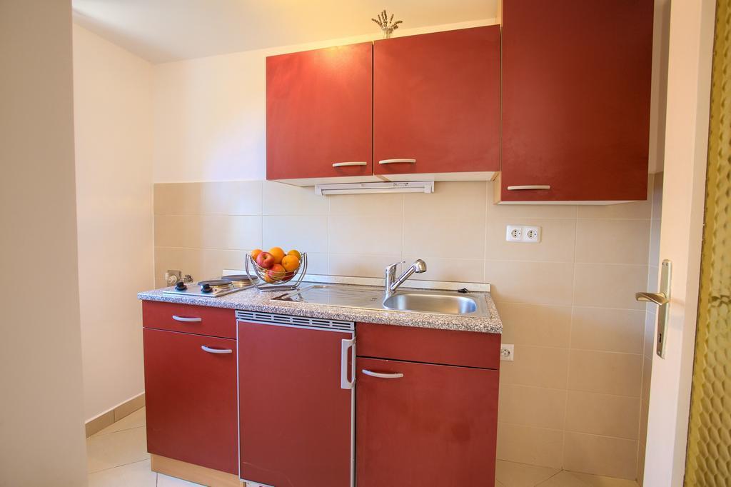 קרק Nadija Studio Apartmani מראה חיצוני תמונה